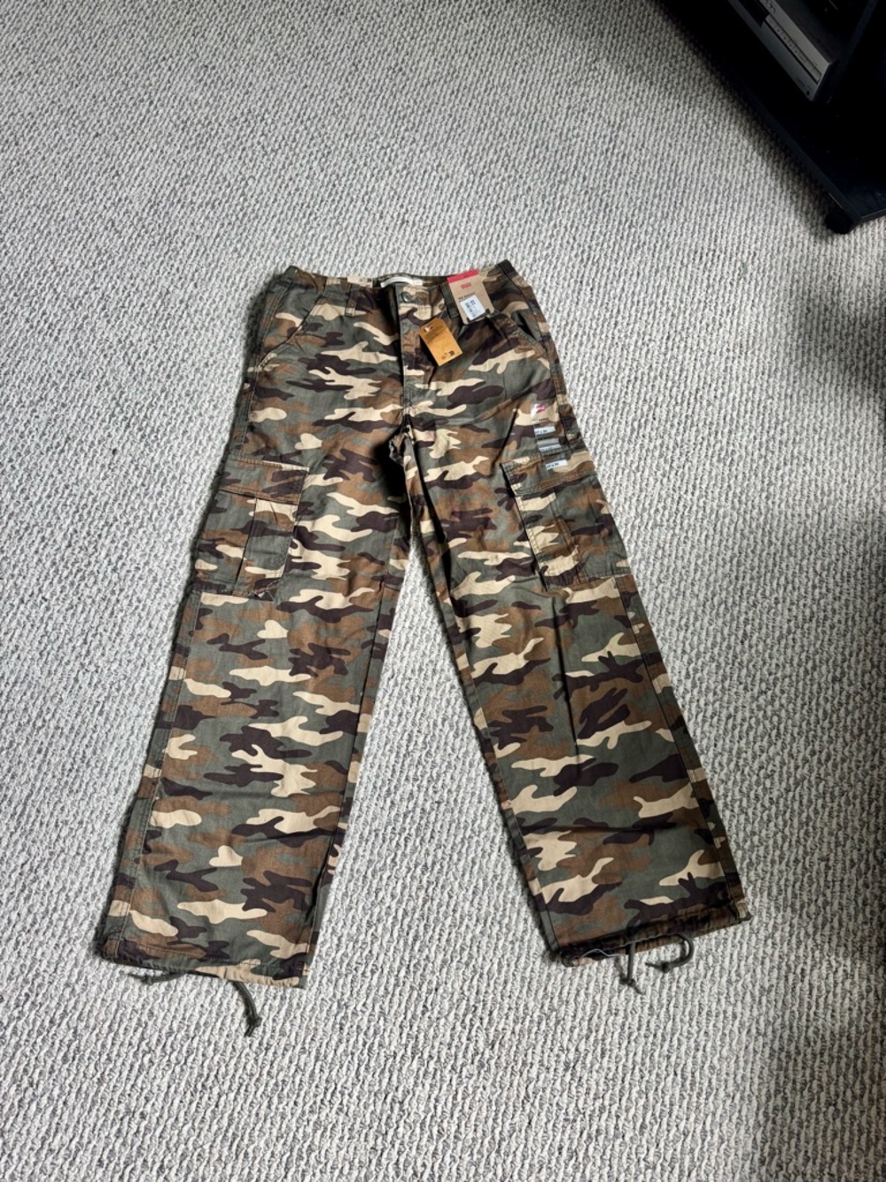 Levi’s ’94 Baggy Camo Cargo Pants 27x30 NWT Y2K Streetwear